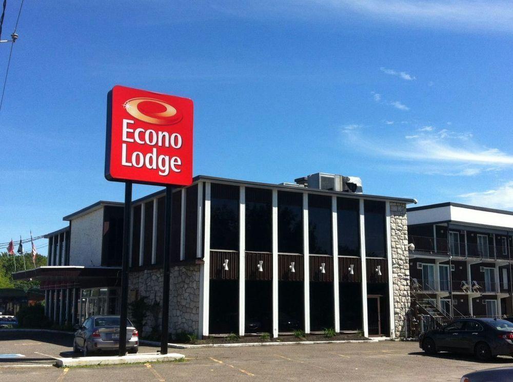 Hotel Le Principal Granby Exterior photo