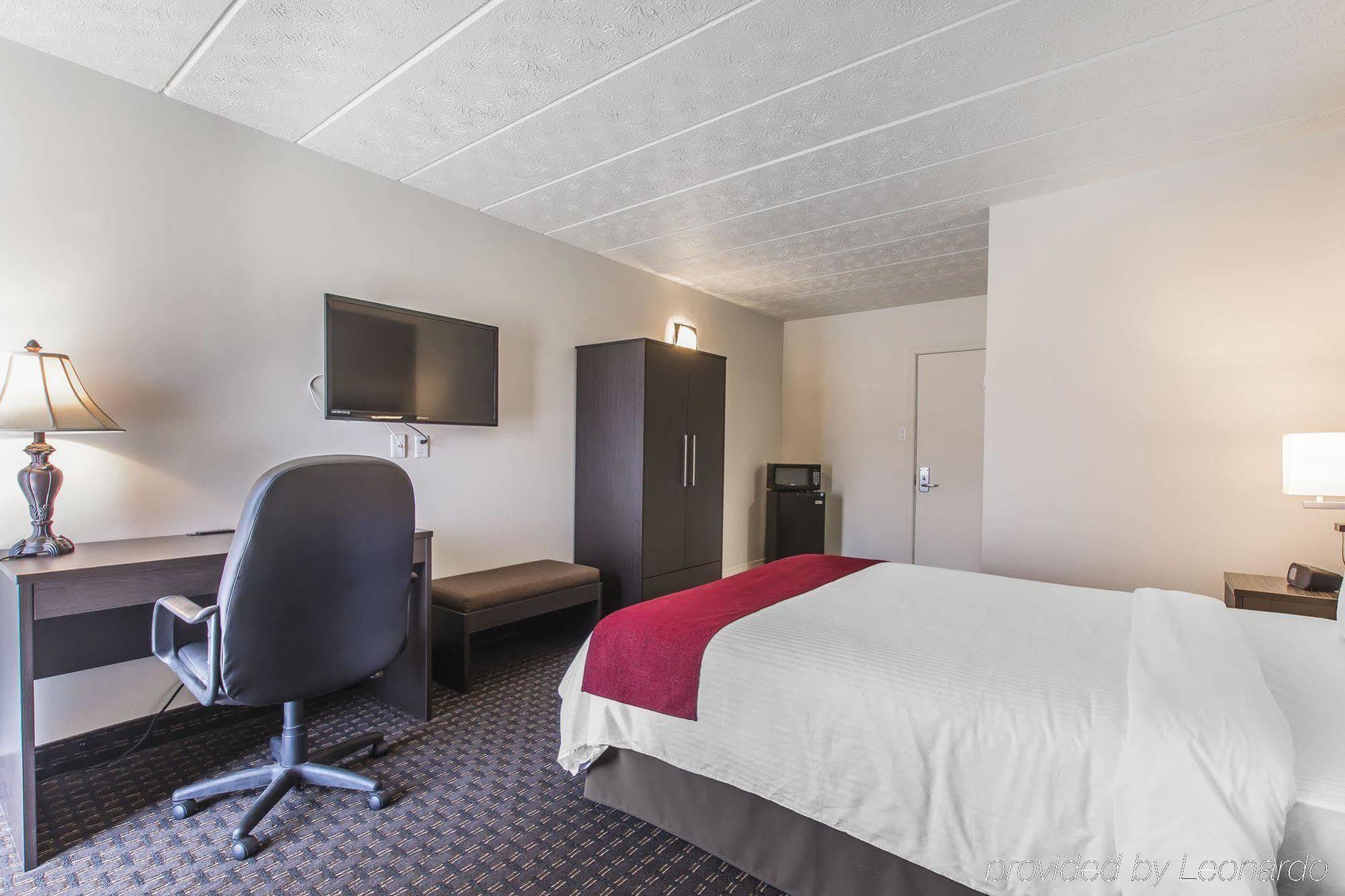 Hotel Le Principal Granby Exterior photo