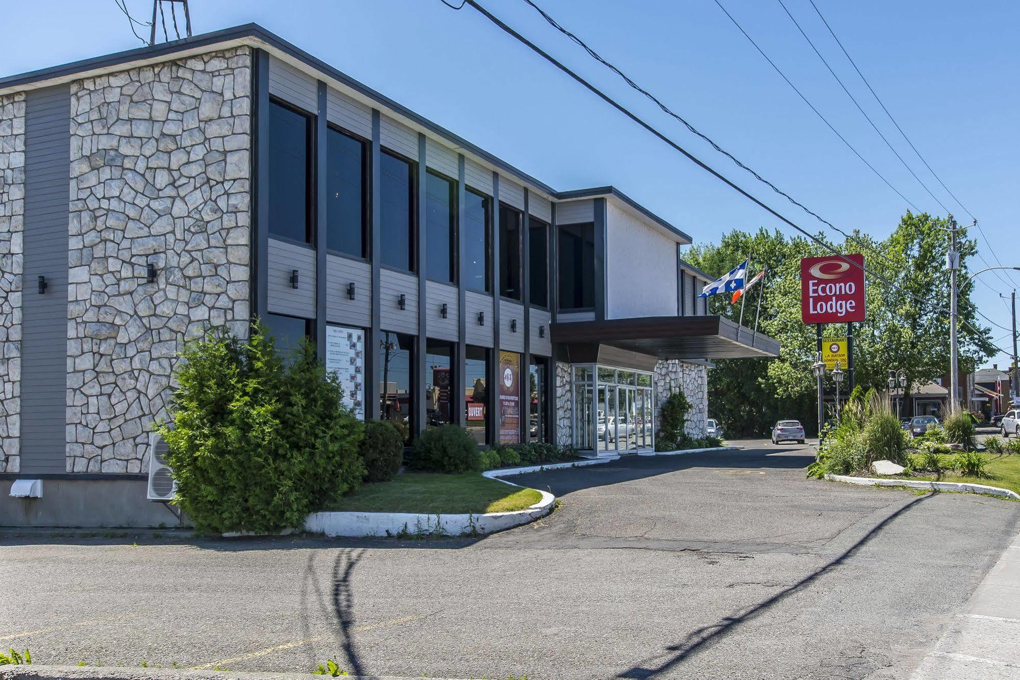 Hotel Le Principal Granby Exterior photo